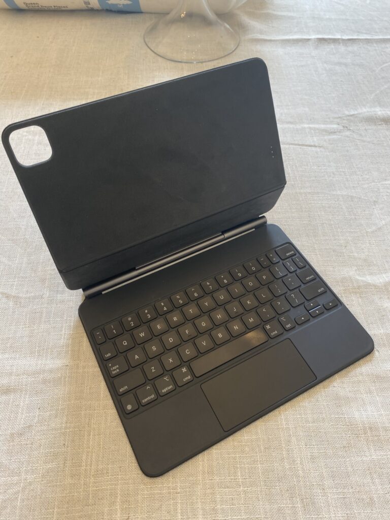 Apple Magic Keyboard for 11” iPad Pro (A2261)